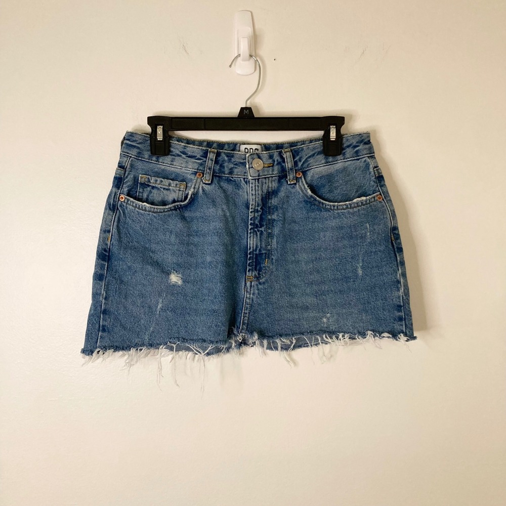 BDG Urban Outfitters Y2K 90s Mom High-Rise Denim Mini Skirt Blue Raw Hem 29